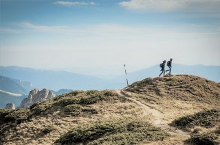 hiking-690479_1920